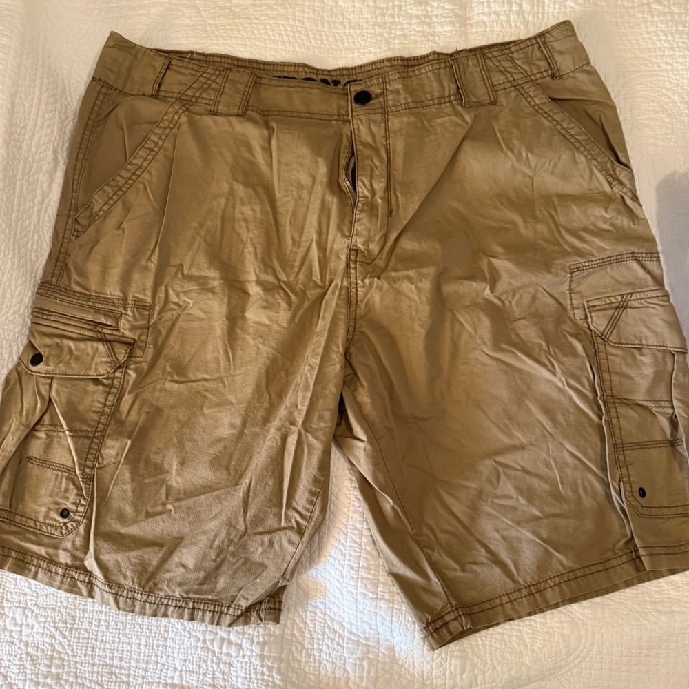 Ironco Men's Tan Cargo Shorts size 40